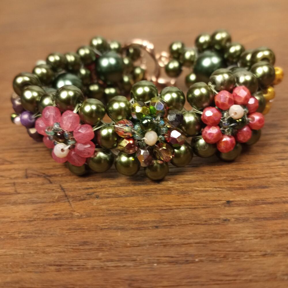 HANDMADE. Chunky Pearl Flower Bracelet 5½"